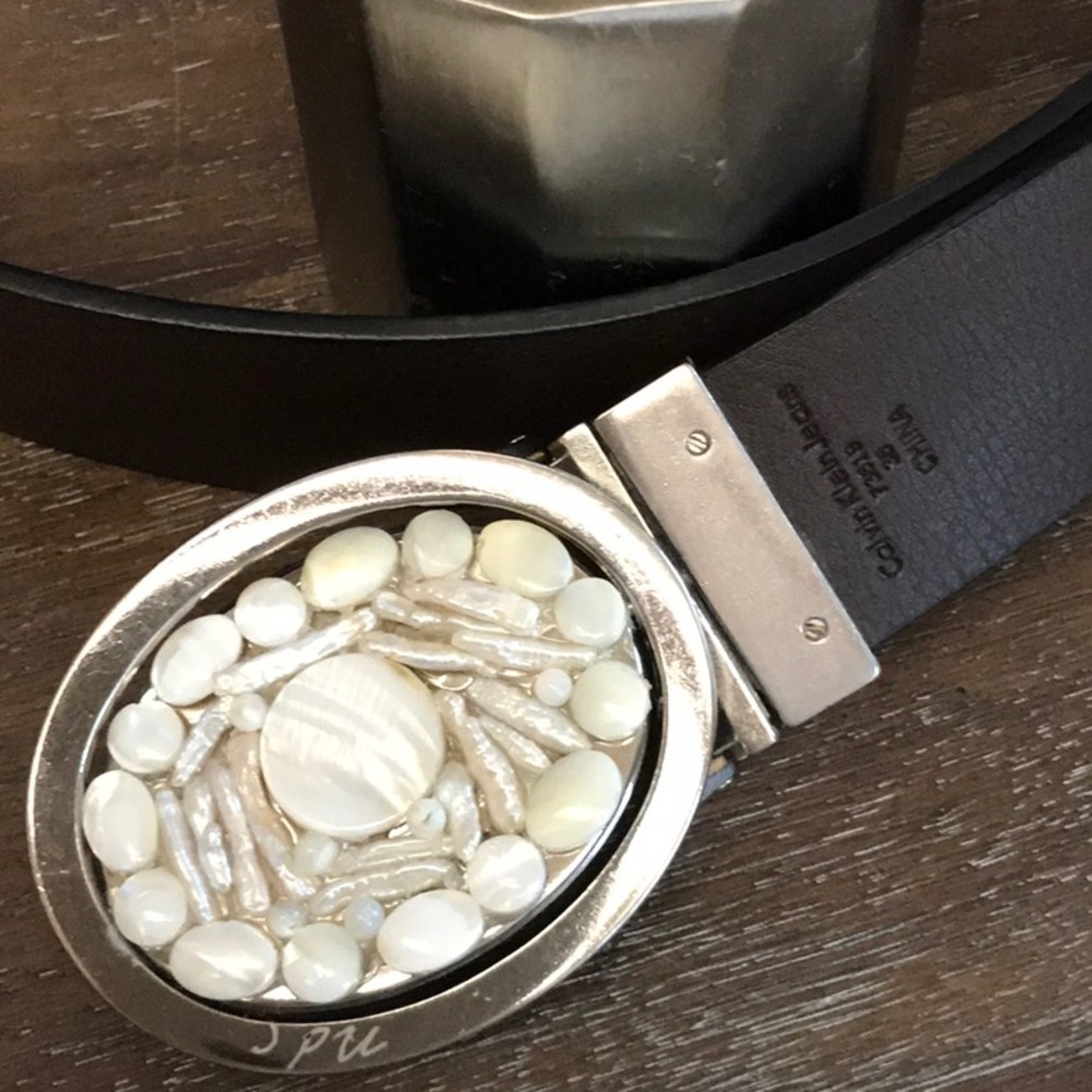 Handmade pearl buckle reversible belt